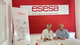 Rodolfo Tiessler, program manager de La Brújula y Antonio Guerrero, director de ESESA.