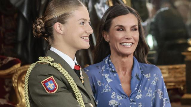 La Reina y la Princesa, en un momento del besamanos.