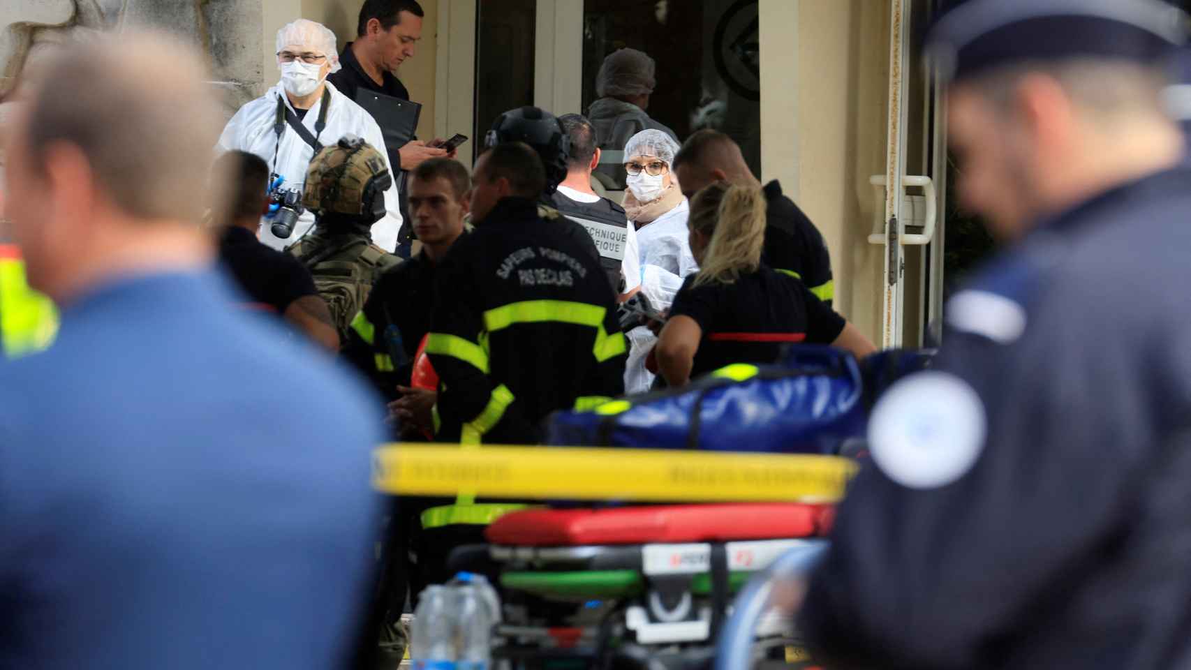 Un profesor muerto y dos heridos graves en un ataque con cuchillo en un instituto de Francia