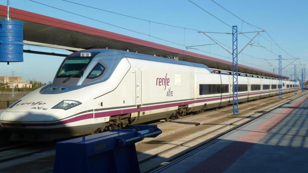 Un tren de alta velocidad en la estación de Toledo. Imagen de archivo