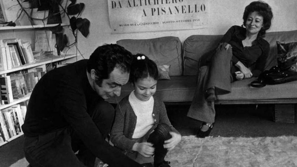 Italo Calvino junto a su familia