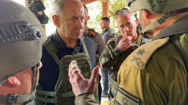 Netanyahu visita a las tropas en la frontera con la Franja de Gaza.