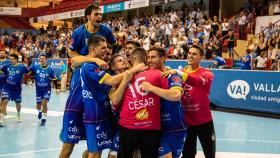 El Recoletas celebrando su tercera victoria consecutiva tras su partido contra el BM Cuenca