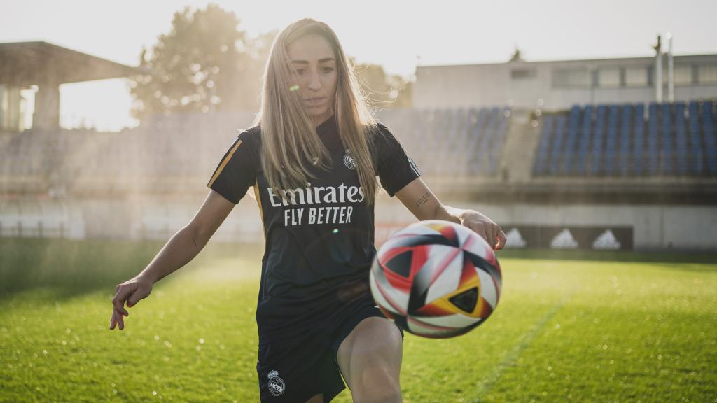 Olga Carmona en los campos de la Ciudad Real Madrid