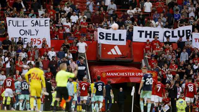 Pancartas a favor de la venta del United