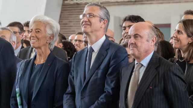La presidenta del BCE, Christine Lagarde, junto al gobernador del Banco de España, Pablo Hernández de Cos, y el vicepresidente del BCE, Luis de Guindos.