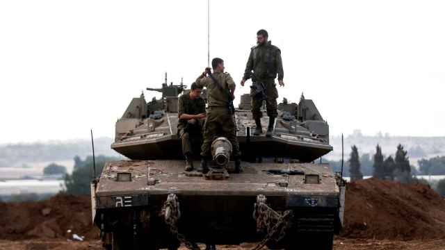 Un tanque israelí en la frontera con Gaza