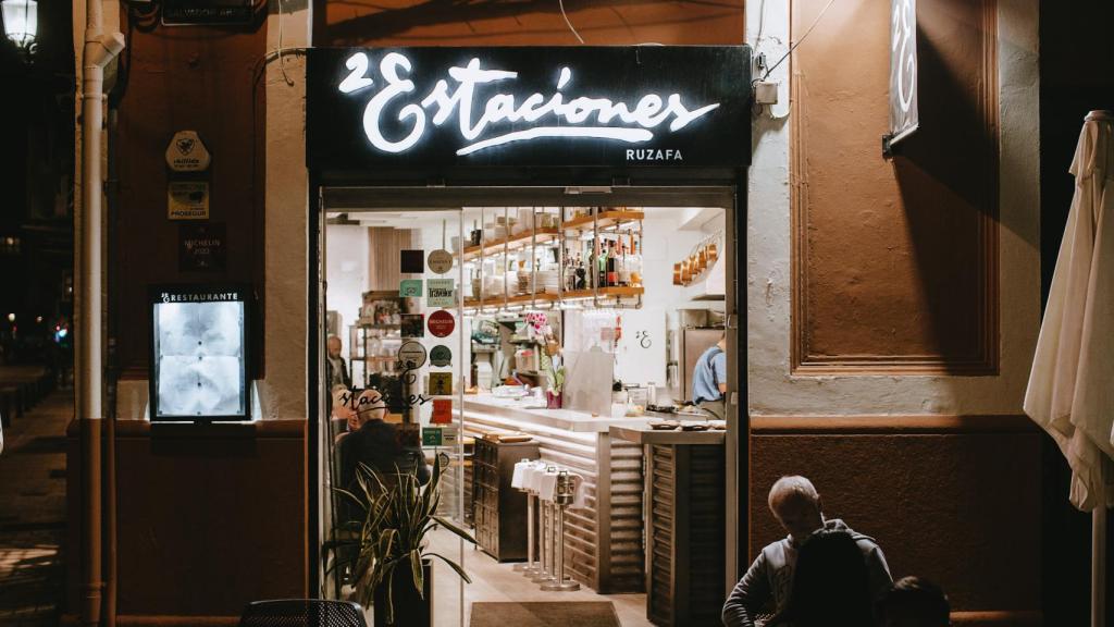 La fachada del restaurante 2 Estaciones.