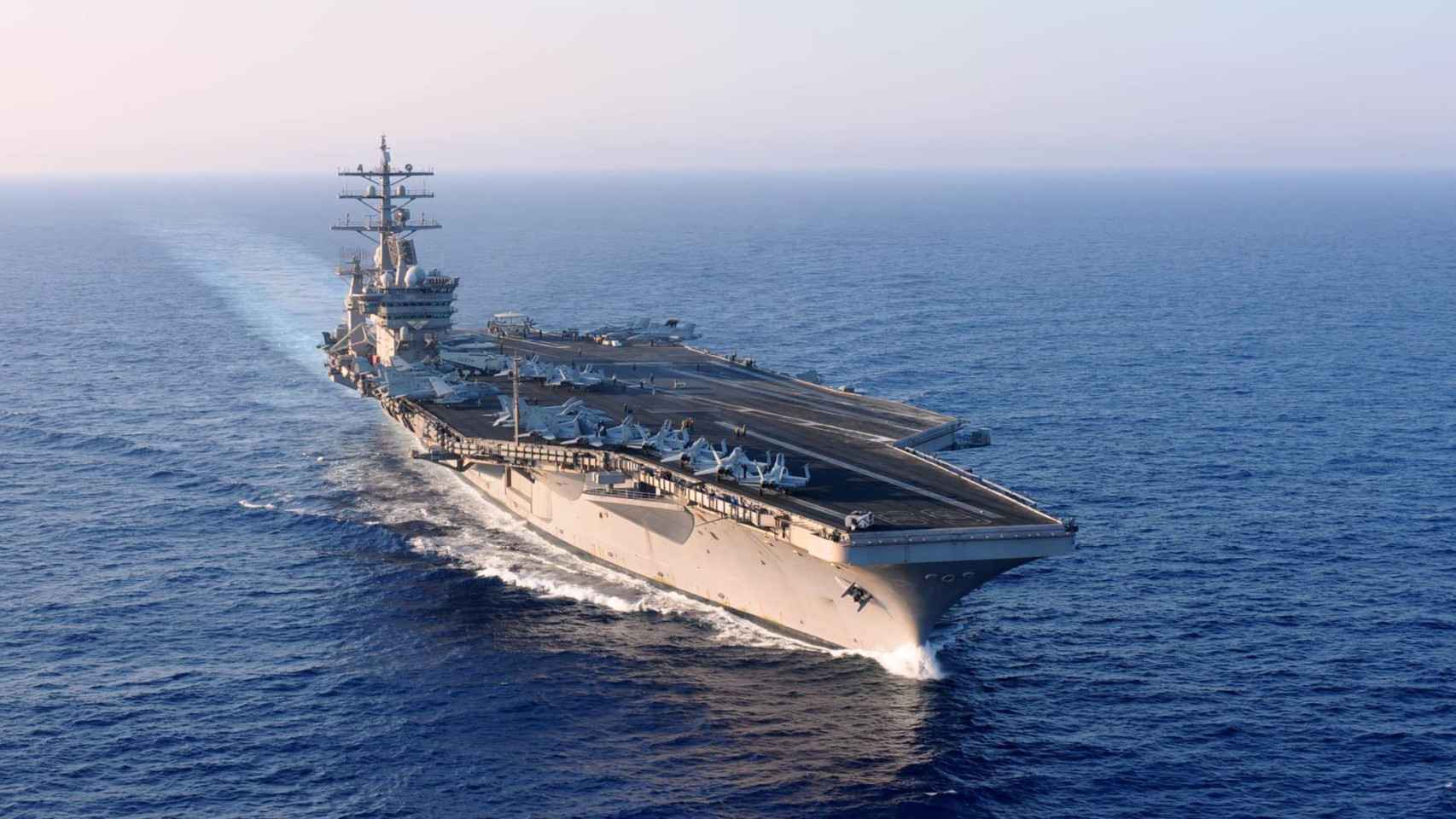 USS Dwight D. Eisenhower en el mar