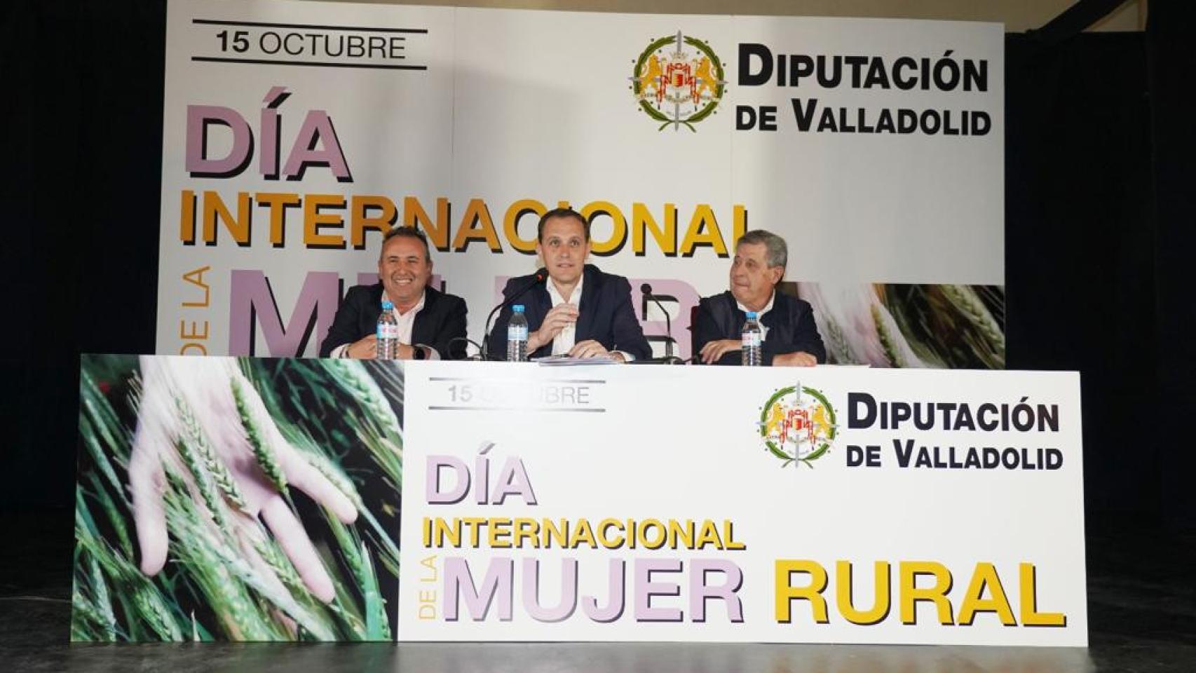 El presidente de la Diputación de Valladolid, Conrado Íscar, en el Día Internacional de la Mujer Rural