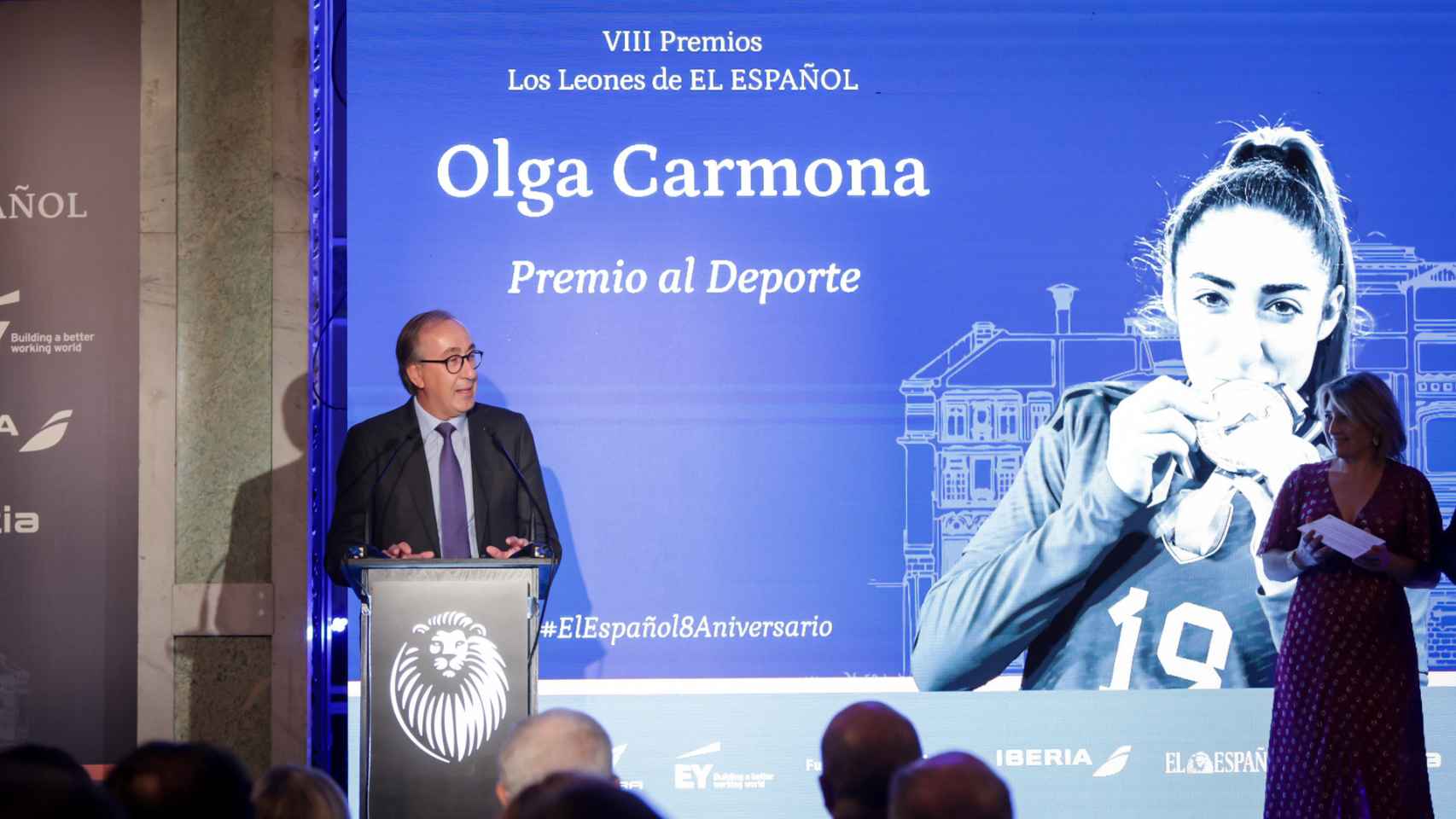 Fernando Candela, presidente y consejero delegado de Iberia, en la entrega del premio León de El Español 2023 a Olga Carmona