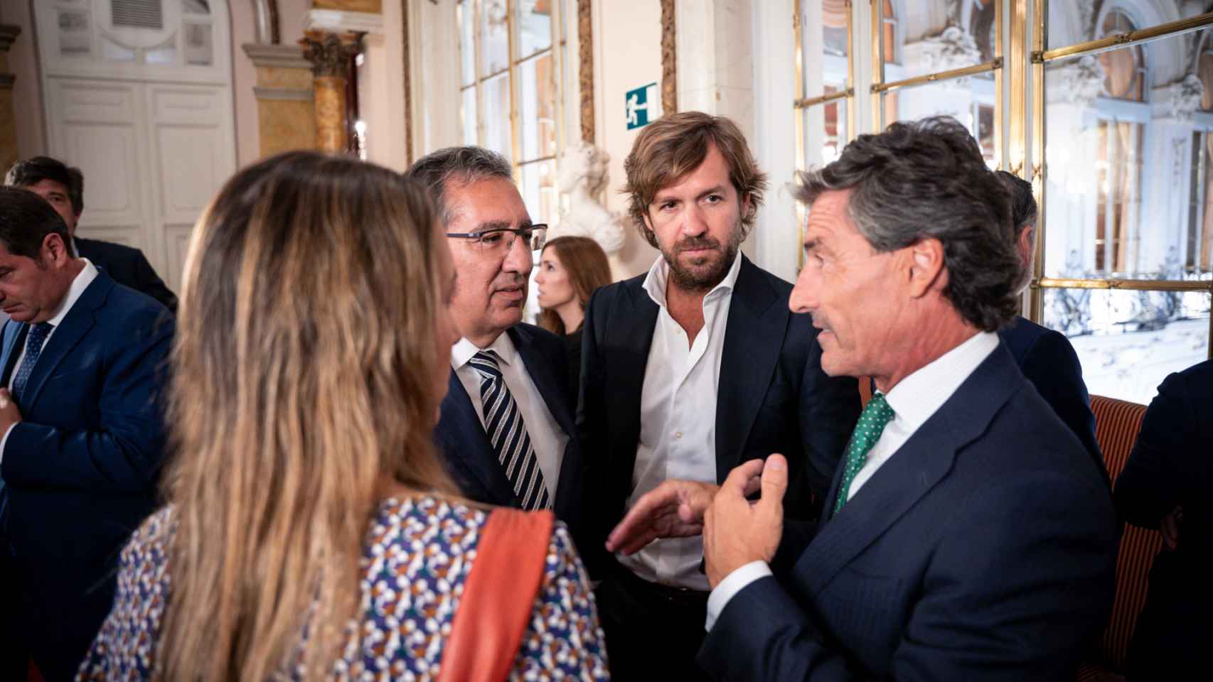 Un momento de charla entre Antonio Pulido, Rosauro Varo y Federico Linares.
