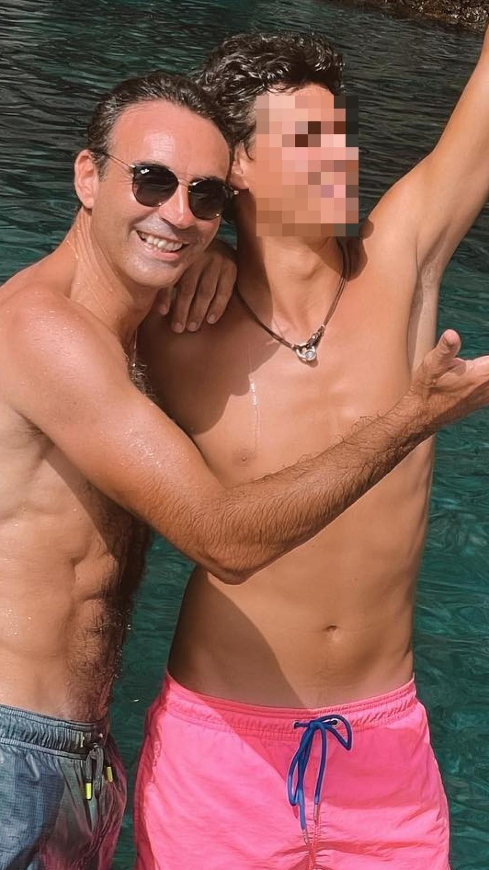 Enrique Ponce junto a José Soria en una imagen 'colgada' en las redes social de Ana.