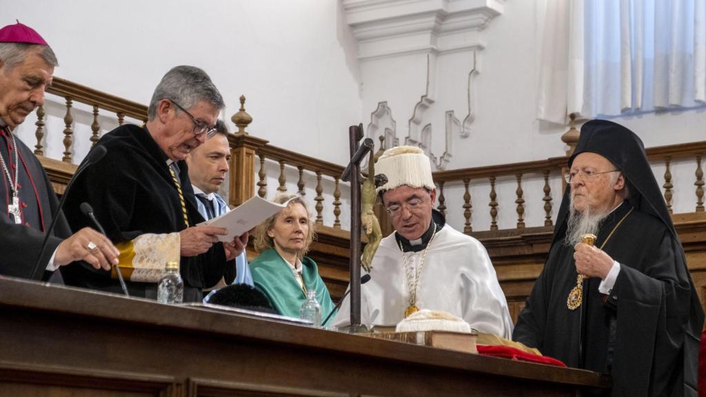 El Claustro Universitario Extraordinario de la Universidad Pontificia de Salamanca (Upsa) se reúne en el Aula Magna, para proceder a la ceremonia de investidura como doctor honoris causa del arzobispo de Constantinopla, Nueva Roma y Patriarca Ecuménico, Bartolomé I