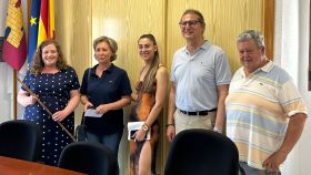 La alcaldesa de Paterna del Madera (Albacete) imparte clases gratuitas de refuerzo en inglés