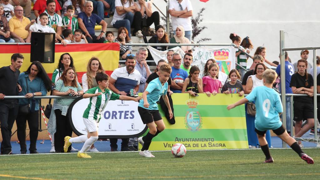 Varios jugadores en la pasada edición del Campeonato de Fútbol Benjamín 'La Sagra'.