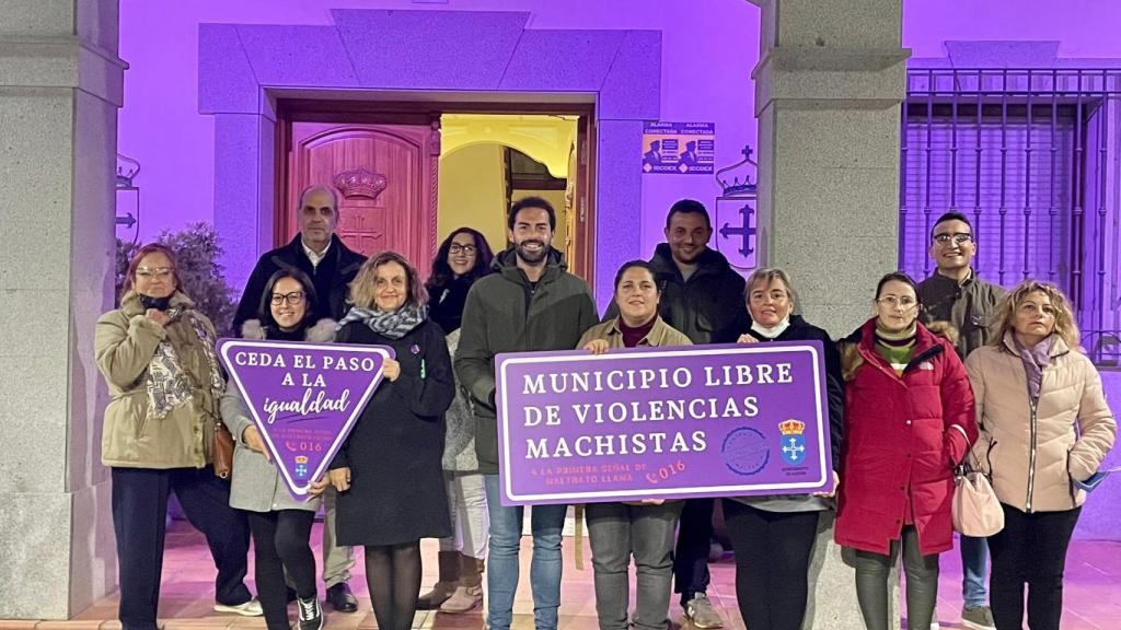 Carteles instalados en Ajofrín (Toledo).