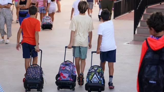 Alumnos entrando a clase.