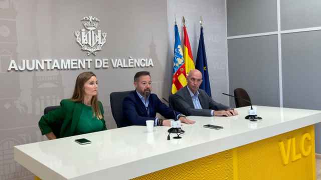 Juanma Badenas, en la rueda de prensa de este miércoles en el Ayuntamiento de Valencia. EE