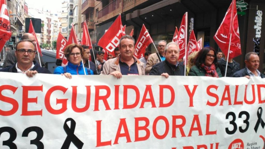 Una imagen de archivo de UGT y Comisiones Obreras, manifestándose para que se reduzca la siniestralidad laboral.