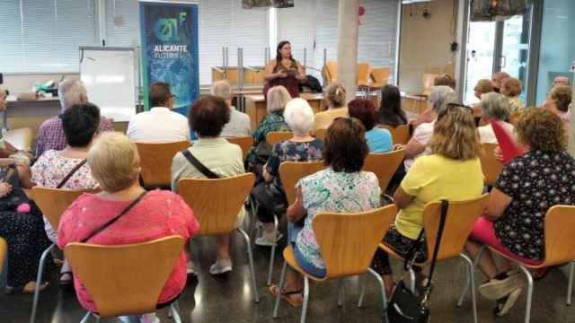 Mayores participan en Alicante Futura.