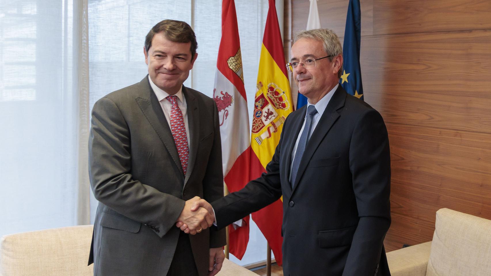 Encuentro de Mañueco con el embajador de la República de Eslovenia