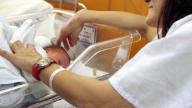 Imagen de un bebé recién nacido en el Hospital de León.