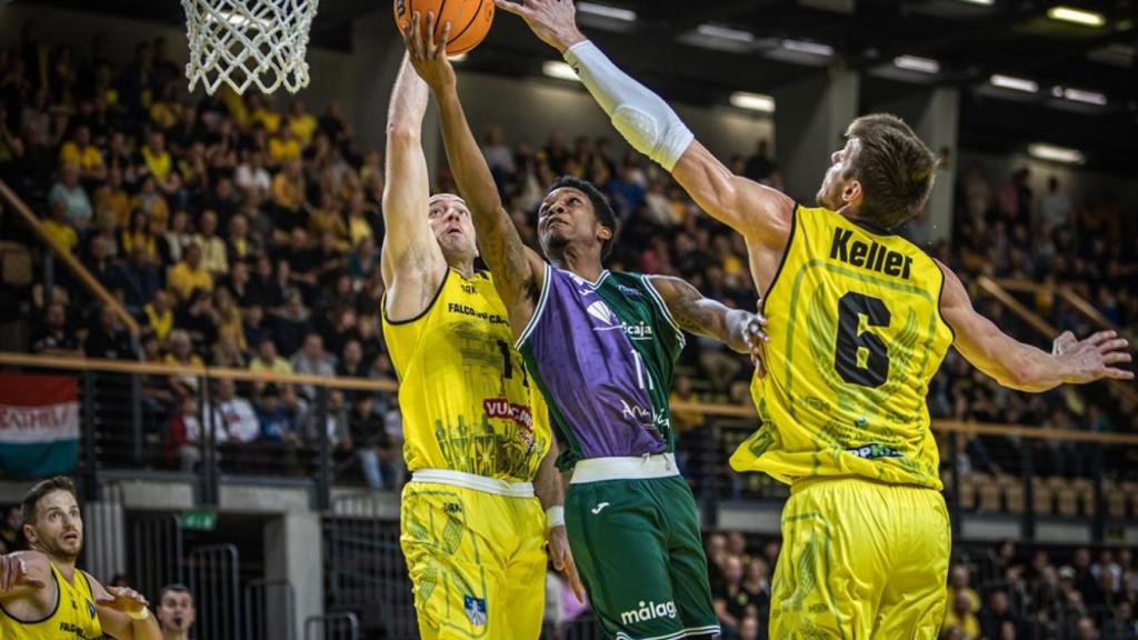 Tyson Carter durante el Falco Szombathely vs. Unicaja de Málaga