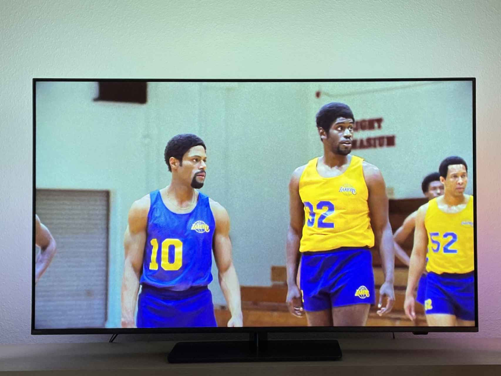 Esta Smart TV de Phillips tiene 4K y sistema Ambilight para que juegues y  veas películas a lo grande y sólo cuesta 370 euros
