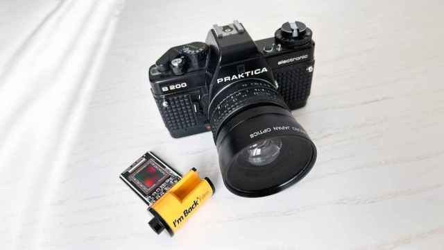 Canon EOS R100, la cámara barata que graba en 4K y pensada para llevar a  todas partes