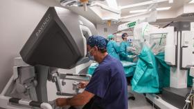 Intervención de Urología con el robot Da Vinci en el Hospital Quirónsalud A Coruña.