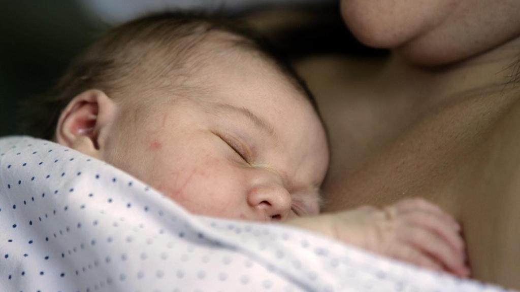 Imagen de archivo de una bebé en el Hospital La Paz de Madrid.