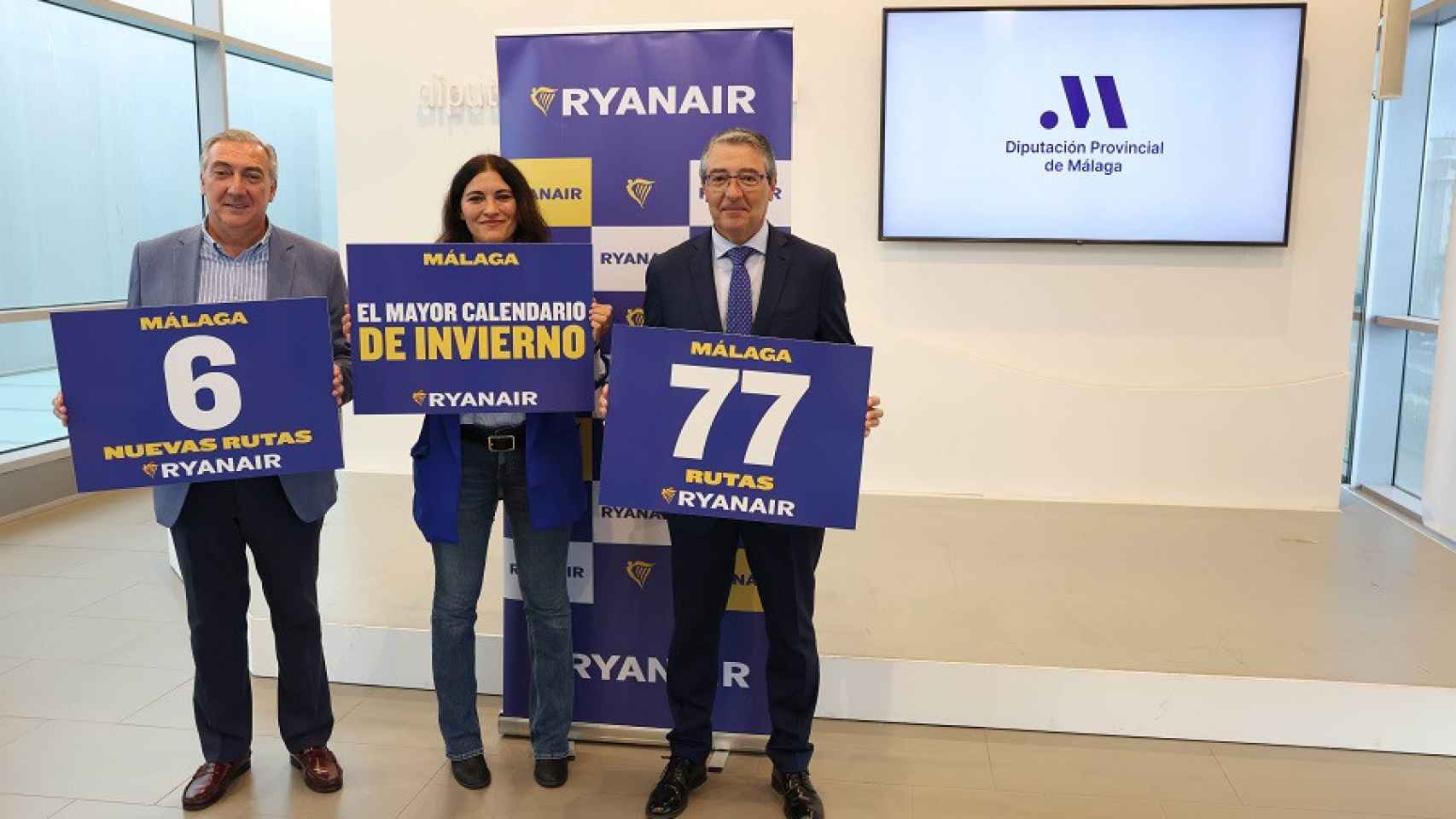 Antonio Díaz, Elena Cabrera y Francisco Salado en la presentación de la temporada de invierno de Ryanair en Málaga.