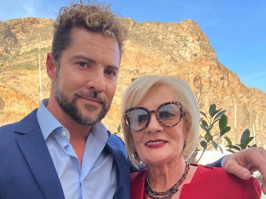 David Bisbal junto a su madre, María Ferre, en una imagen de sus redes sociales.