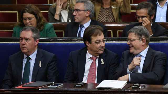 Juan Espadas, Guillermo Fernández Vara y Ximo Puig en el Senado