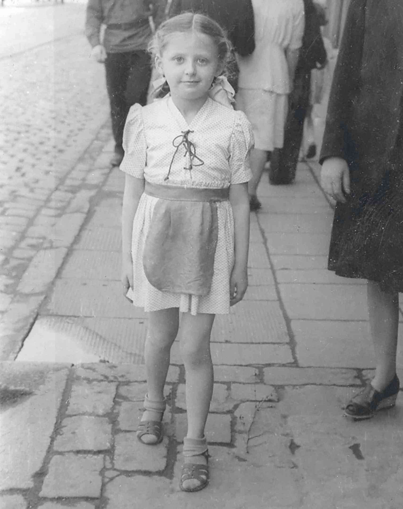 Torva Friedman, con seis años y medio, en 1945 empezando su nueva vida tras sobrevivir a Auschwitz.