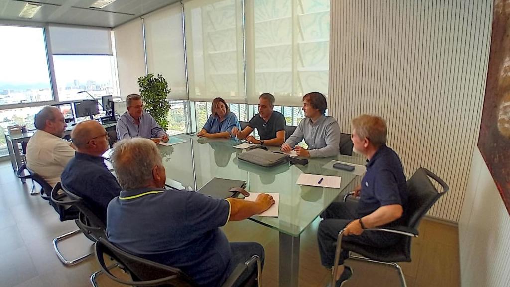 La reunión de este jueves del director de Costas del Consell con los afectados de Dénia.