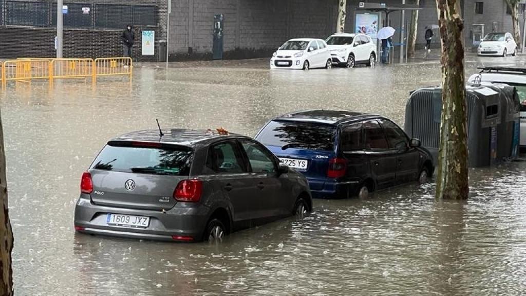 Lluvia acumulada en la calle Antonio López de Madrid.