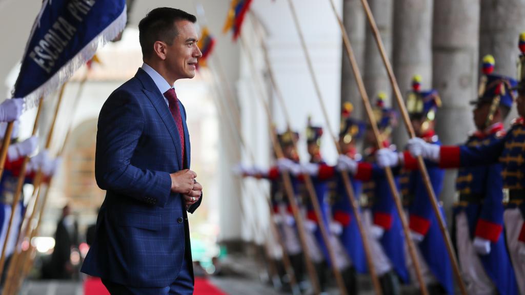 El presidente electo Daniel Noboa llega al Palacio de Gobierno, en Quito (Ecuador).