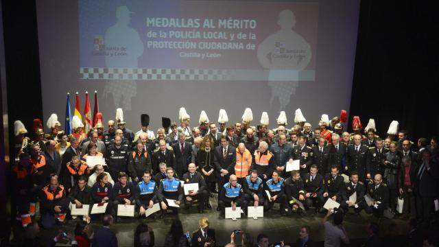 Imagen de archivo de una entrega de premios de medallas al mérito de la Policía Local de Castilla y León.