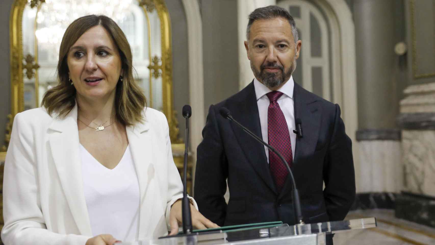 María José Catalá y Juanma Badenas. Efe / Juan Carlos Cárdenas