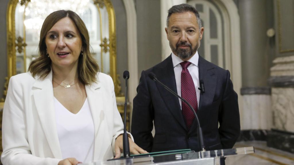 María José Catalá y Juanma Badenas. Efe / Juan Carlos Cárdenas