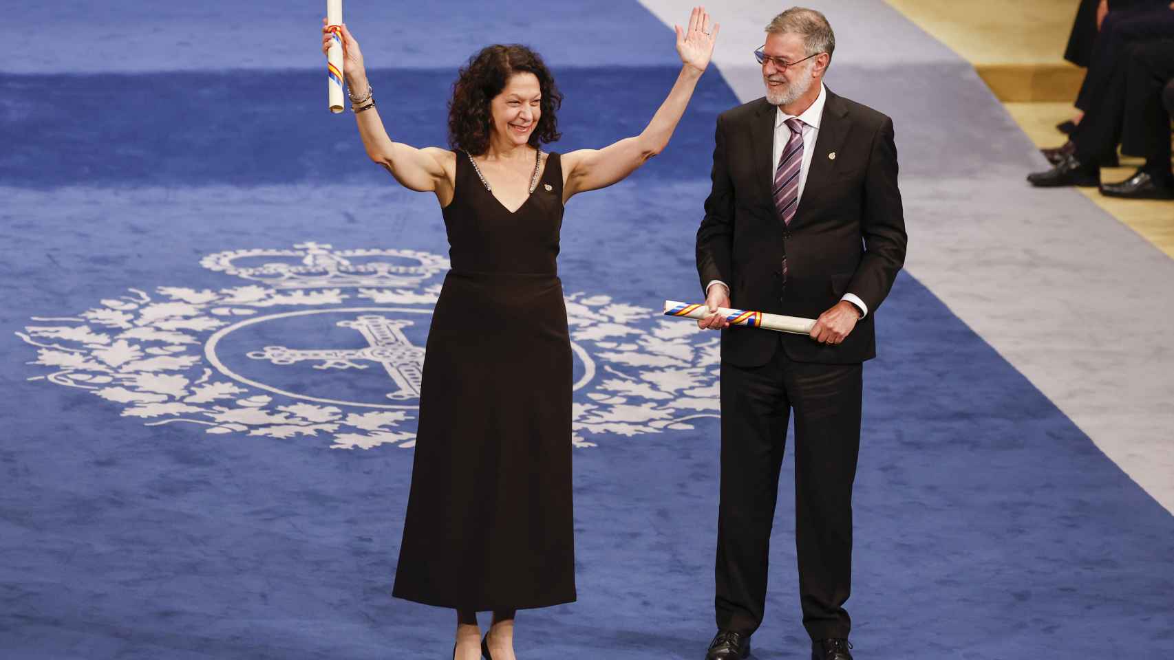 Bonnie Bassier y Everett Peter Greenberg en la ceremonia del Premio Princesa de Asturias, celebrada en el Teatro Campoamor de Oviedo