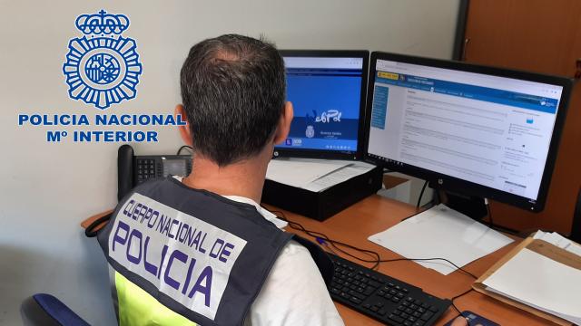 Un investigador de delitos informáticos de la Policía Nacional.