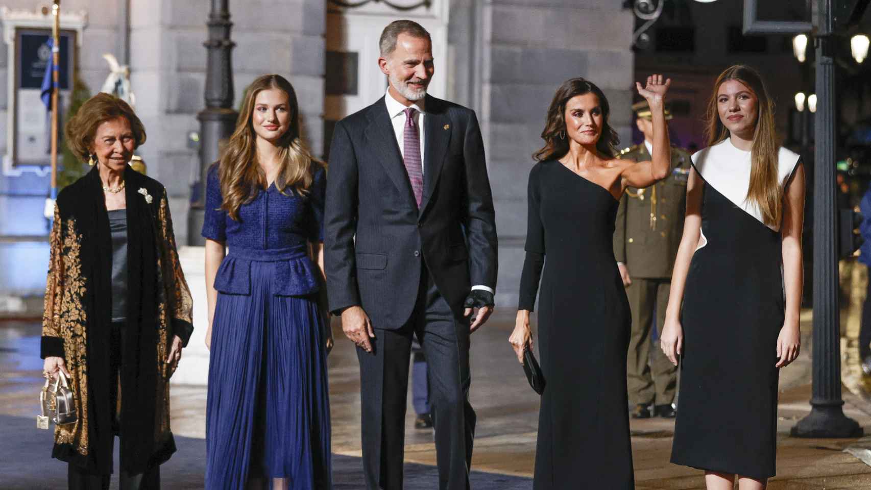 De las confidencias de Letizia y la Emérita a los gestos cariñosos de Leonor y Sofía: las mejores fotos de los Princesa de Asturias
