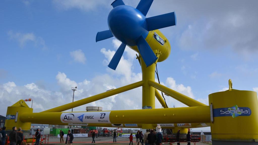 La turbina D10 de Sabella en el puerto de Brest