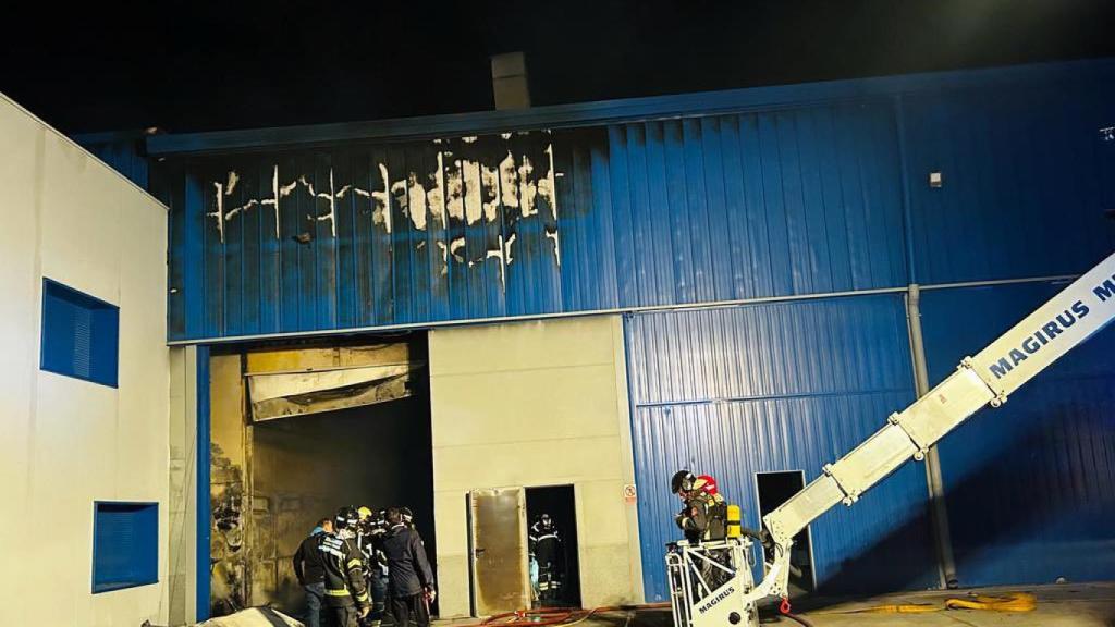 Bomberos de la Diputación de Valladolid colaboran en un incendio en Segovia