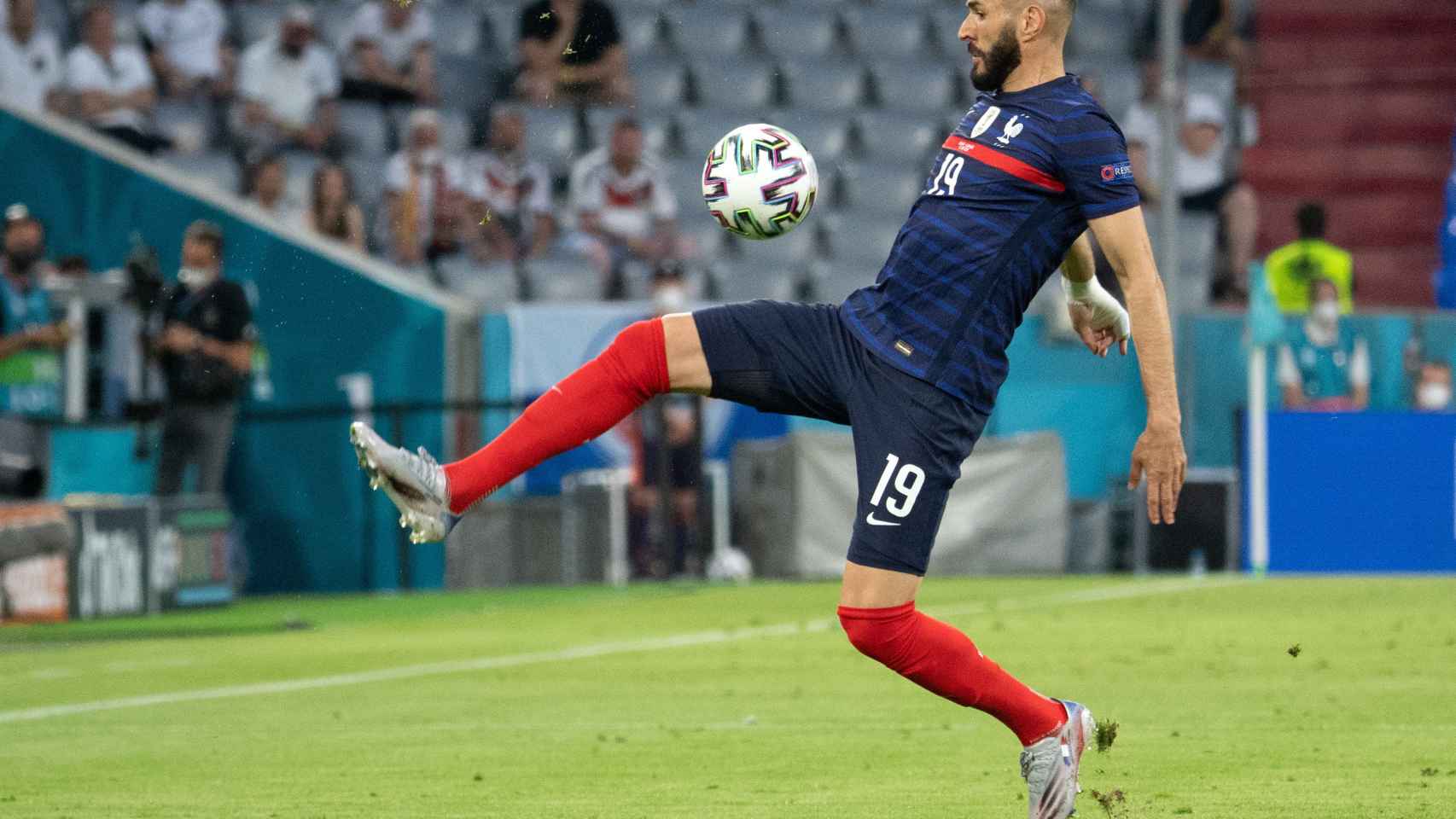 Karim Benzema, defendiendo a la selección francesa durante un partido de la última Eurocopa, en junio de 2021.