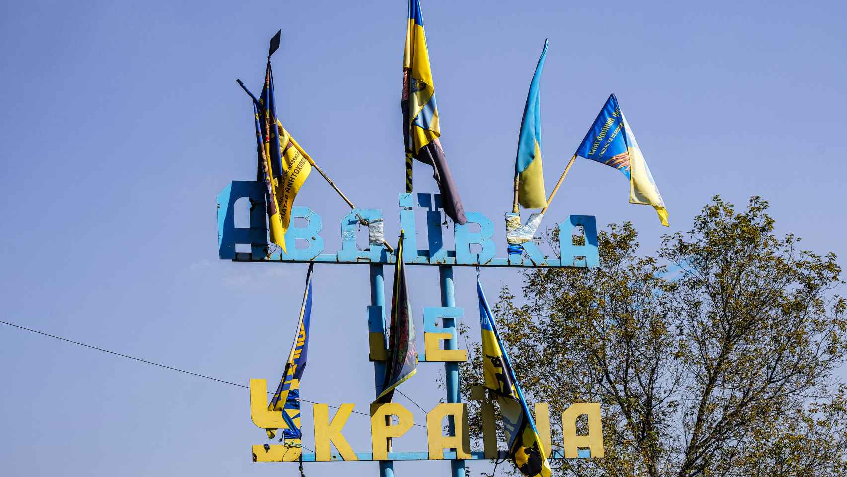 La valla con el nombre de Avdiivka se ha convertido en un símbolo de la resistencia ucraniana.