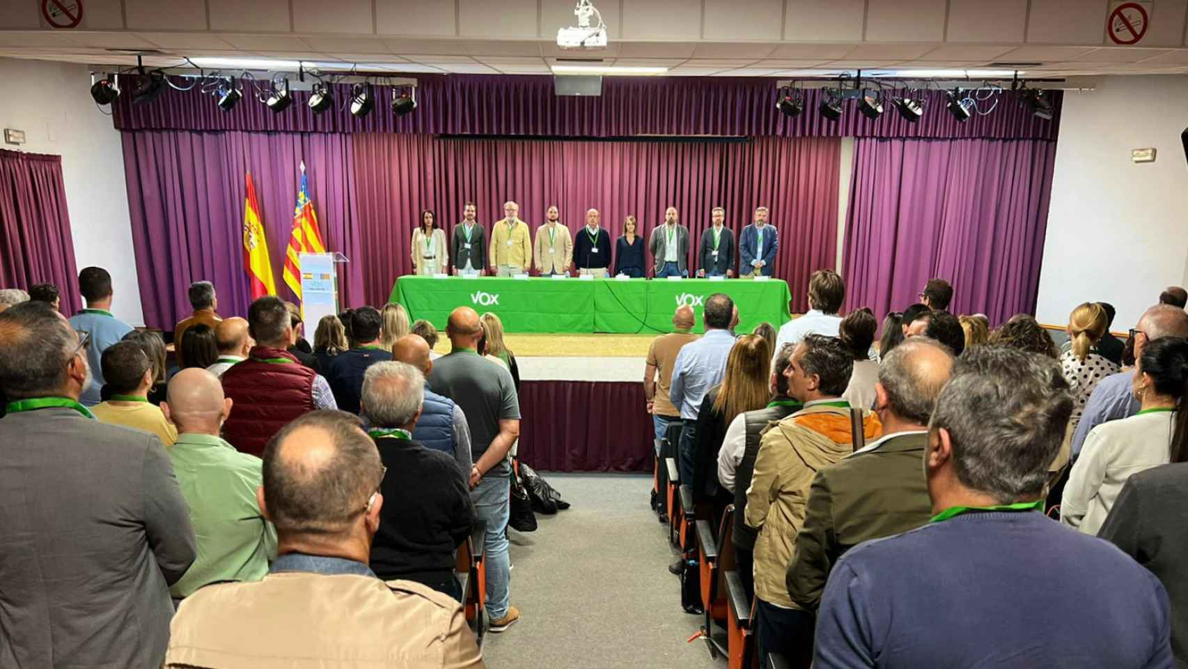 Encuentro en Náquera, localidad gobernada por Vox, de los 115 ediles del partido en Valencia. EE